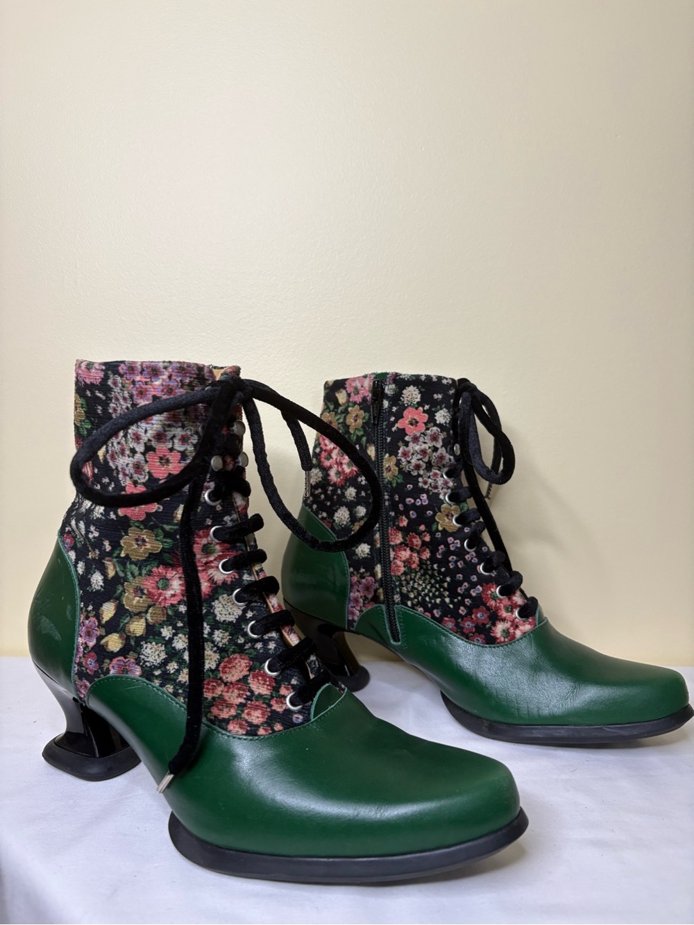 John Fluevog Green Leather and Floral Lace-Up Boots Size 7.5